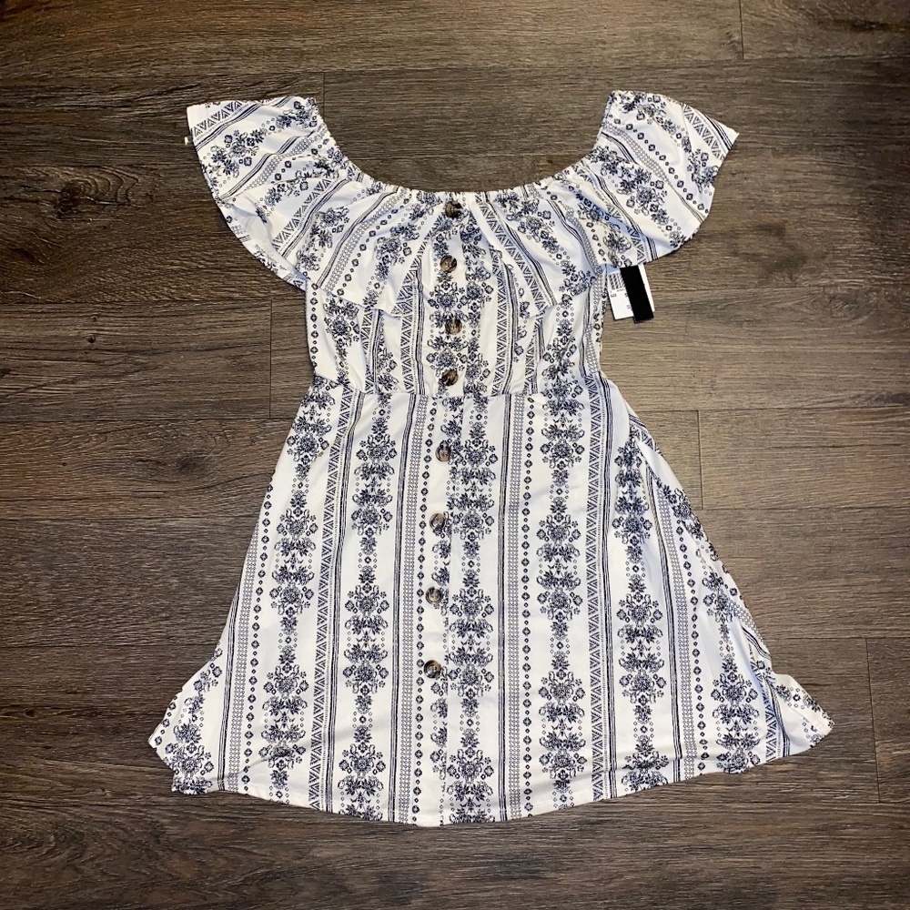 Xtraordinary ladies size small off shoulder dress new